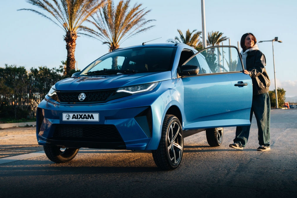 slide_aixam-crossover-premium-670c47a72810a