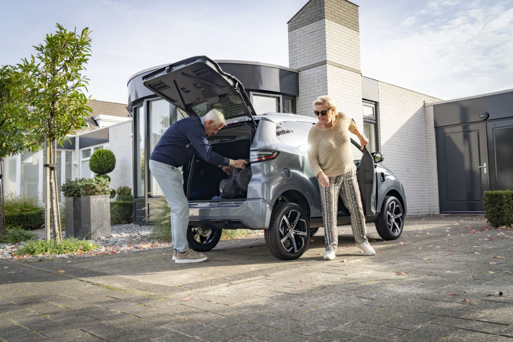 slide_eaixam-ecrossover-premium-670c495d8922b